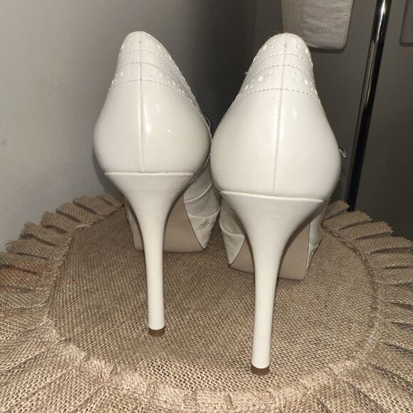 NEW Guess Platform Platform Stiletto Heel Peep Toe Cream Black T Strap Sz 9 NEW - Picture 4 of 11